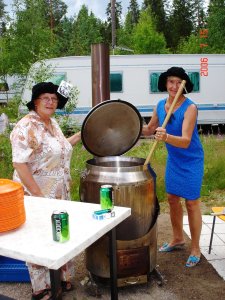 Purhon Naisten Kohtuullisen Hutikan kerho 2006